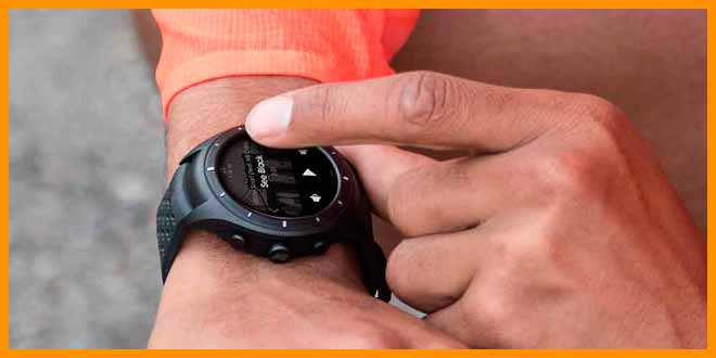 New Balance RunIQ smartwatch | voyacorrer.com